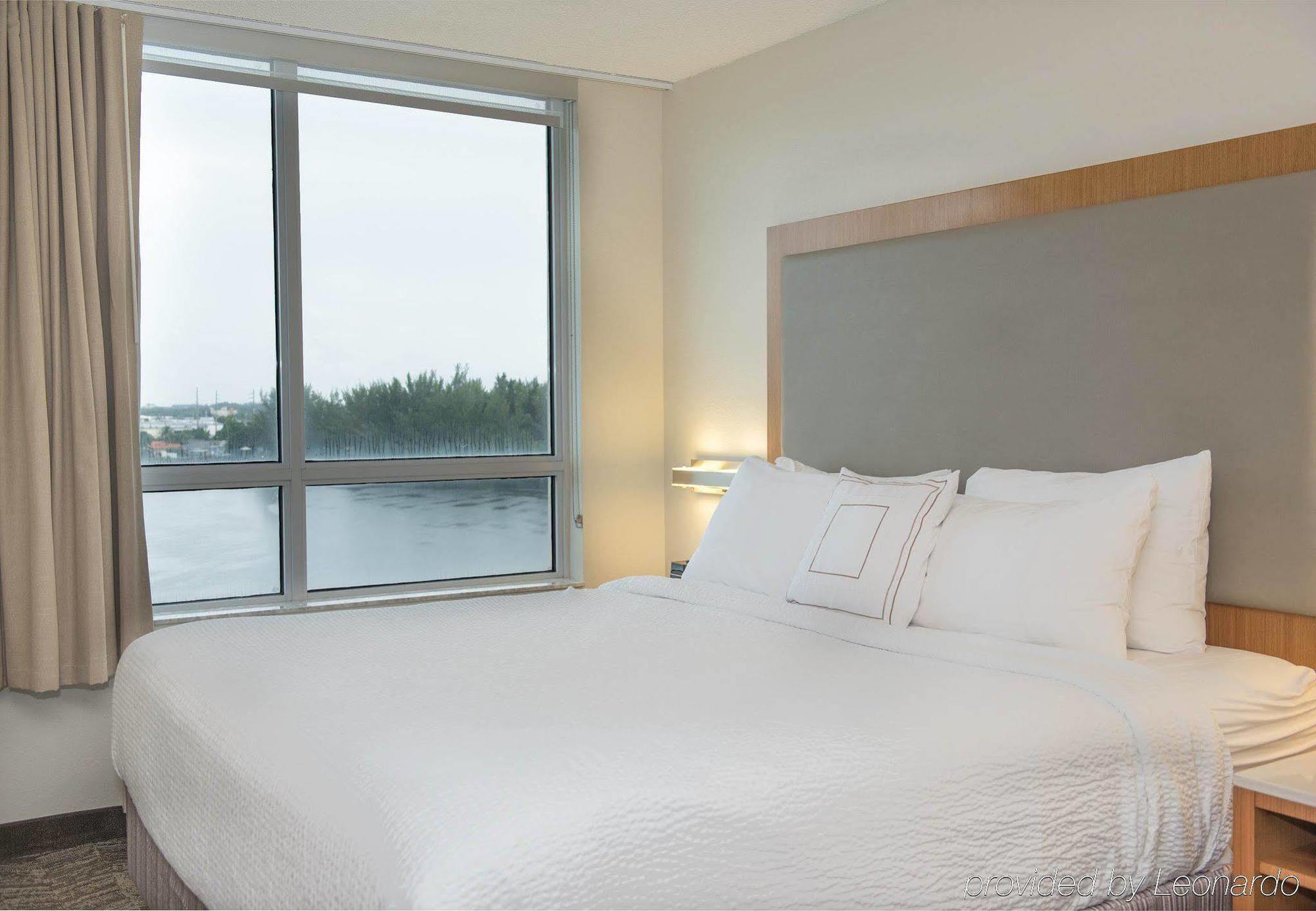 Hotel Springhill By Marriott Miami Airport South Blue Lagoon Area