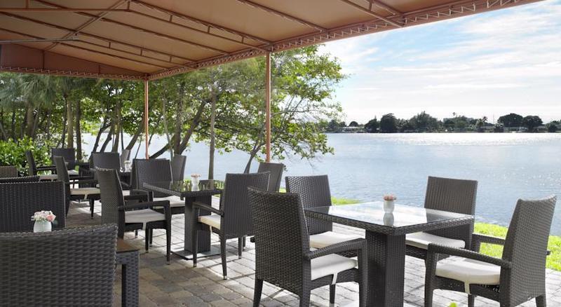 Hotel Springhill By Marriott Miami Airport South Blue Lagoon Area